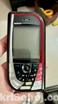 Nokia 7610 Used & Fresh But 2 bottoms are missing